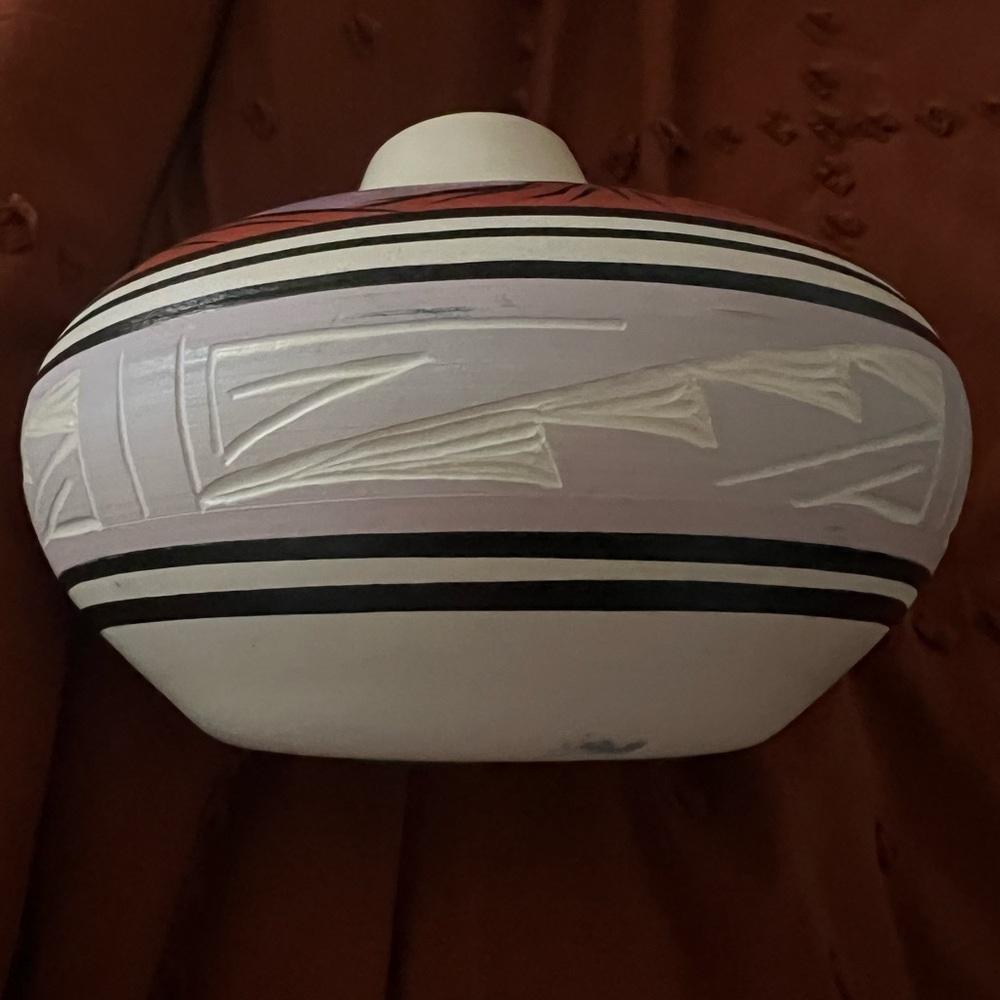 Native American Pottery Inc. – Hand Painted by Native American Artists Vase - Picture 4 of 6